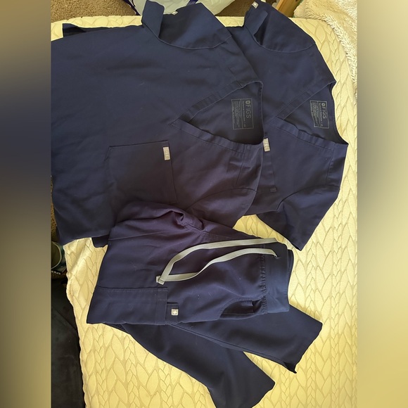 Figs women's navy blue Scrub  1 Pants straight size XXS and 2 tops size XS - Picture 1 of 5